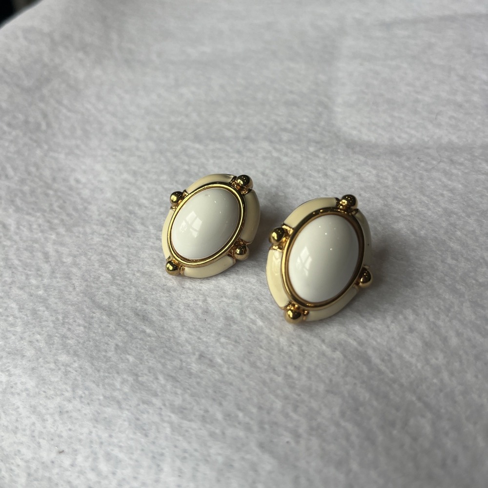 Vtg. Monet White Delight Gold Tone Enamel & Lucite Clip On Earrings Signed Monet